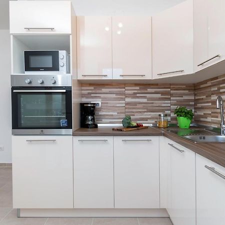Apartment Rubina With Secure Parking Medulin Exterior photo