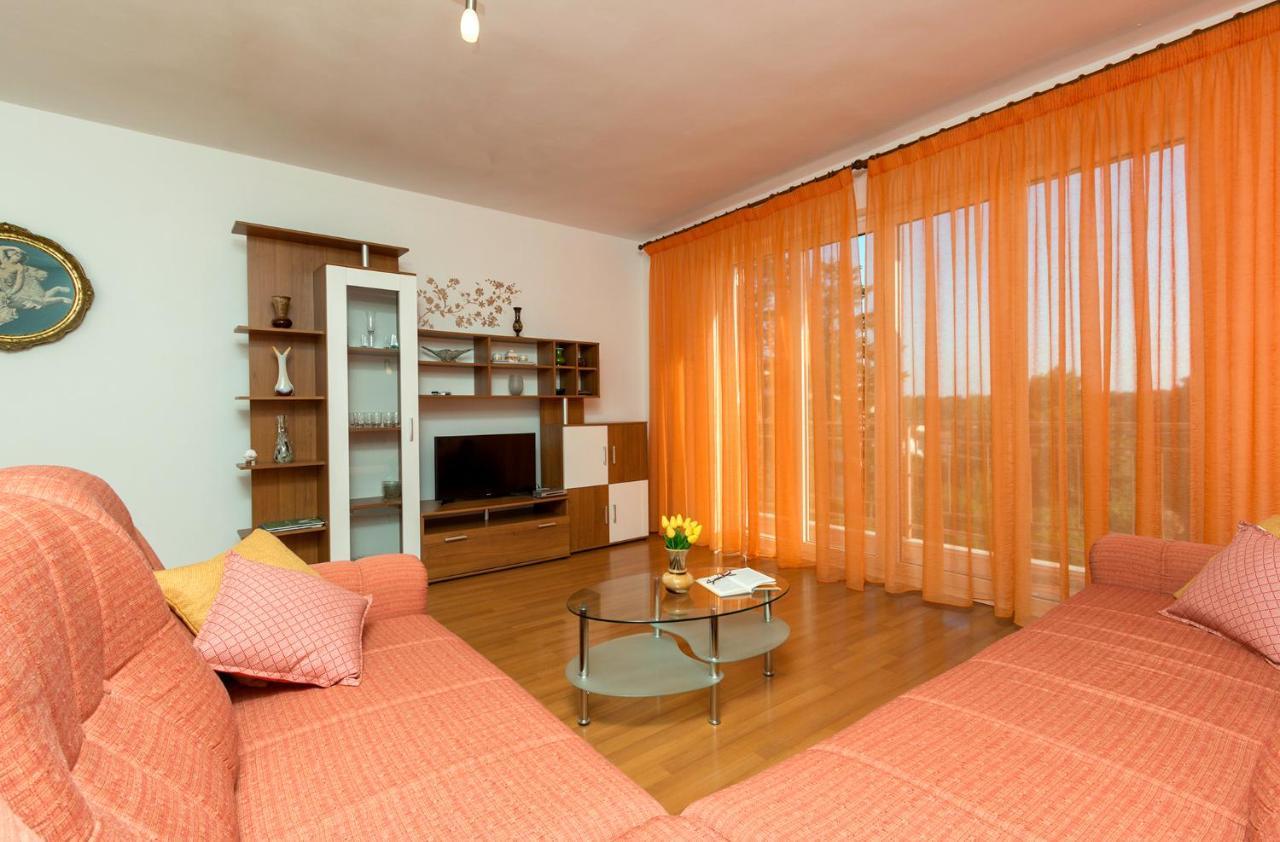 Apartment Rubina With Secure Parking Medulin Exterior photo